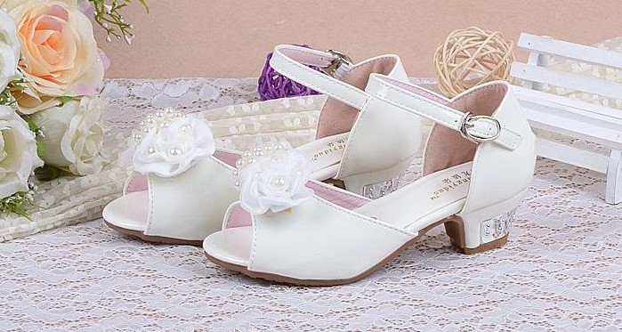 Bílé svatební dětské sandálky, 26-36 - Obrázok č. 1