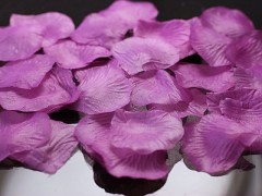 Plátky růží purpurově fialové - Obrázok č. 1