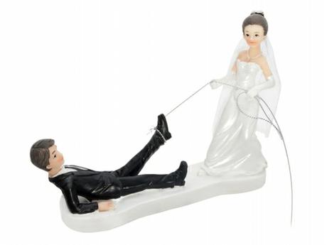 Figurka Nevěsta táhne ženicha lasem za nohu - Obrázok č. 1
