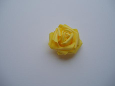 pěnová růže-žlutá - Obrázok č. 1