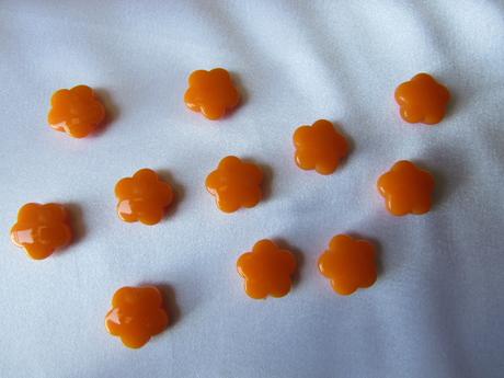 Oranžové korálky - květinky - 15 mm - Obrázok č. 1