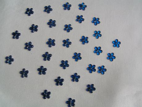 Tmavě modré kytičky - Obrázok č. 1