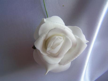 Bílé pěnové růže - 5,5 cm - Obrázok č. 1