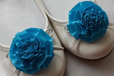 Klipy na boty pro nevěstu s tyrkysovou květinkou - Obrázok č. 1