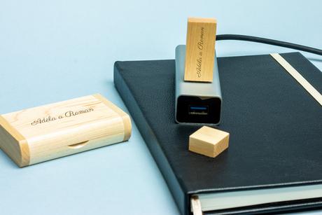 Dřevěný flashdisk 32 GB USB 3.0 s gravírováním - Obrázok č. 1