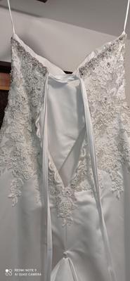 Krásně zdobené svatební šaty - Obrázok č. 1