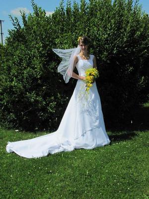 Svatební šaty pro vysokou nevěstu - Obrázok č. 1