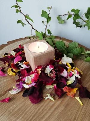 Svícen na čajovou svíčku - kostka buková 5 cm - Obrázok č. 1