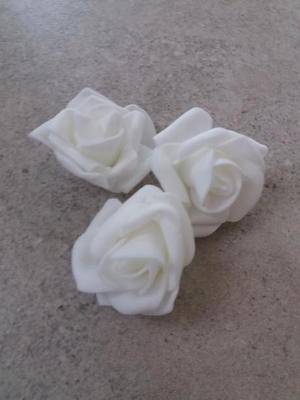 Pěnové růže 4 cm bílé  balení po 10 ks - Obrázok č. 1