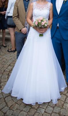 Svatební šaty (cca 36-38) korzetové s krajkou - Obrázok č. 1