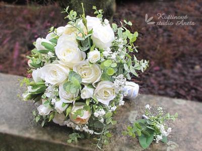 Romantic Flowers bílé trsové růže s eukalyptem  - Obrázok č. 1