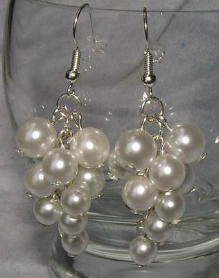 Bílé naušnice - hrozny s barvou vaší svatby - Obrázok č. 1