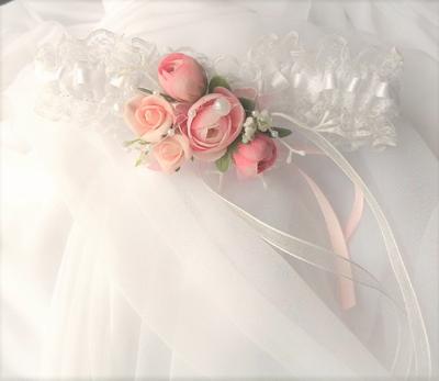 Svatební podvazek květinový růžový s krajkou - Obrázok č. 1