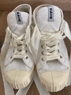 Bílé tenisky značky KAVE footwear - Obrázok č. 1