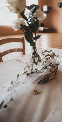 Prýmek / Stuha s lístečky zelená ke svatební dekoraci stolů, židlí, aut, váziček, ... - Obrázok č. 1