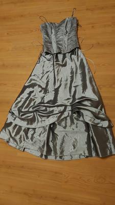 Stříbrné společenské šaty - Obrázok č. 1