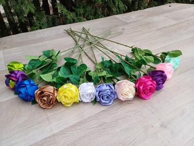 Saténová růže - Obrázok č. 1