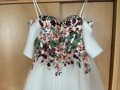 Svatební šaty s květinami - Obrázok č. 1