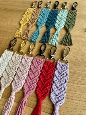 Macramé přívěsek se srdíčky - Obrázok č. 1