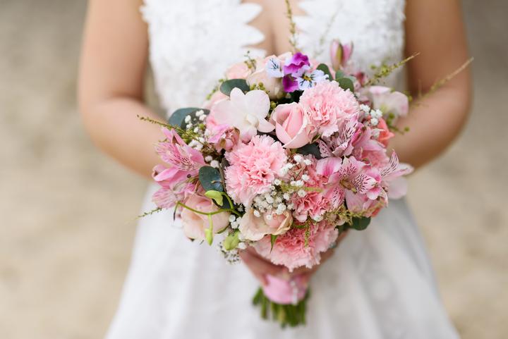ružová svatební kytice