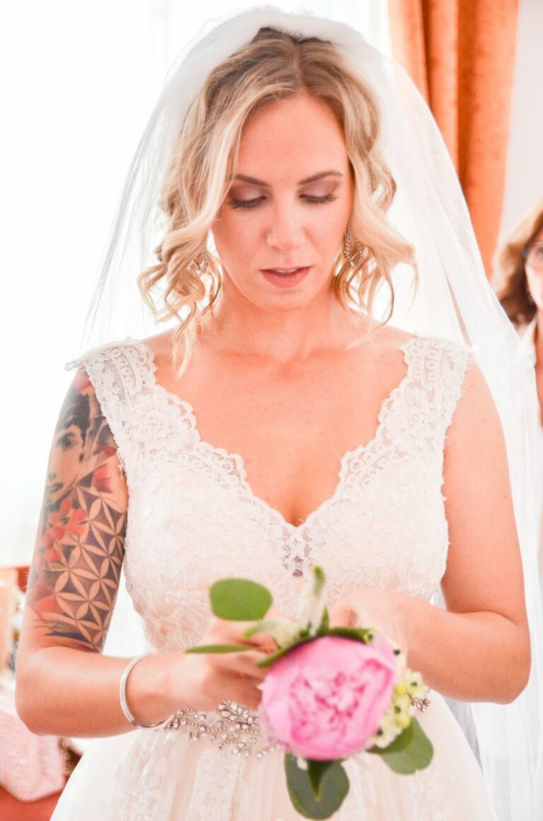 nevěsta s tetováním