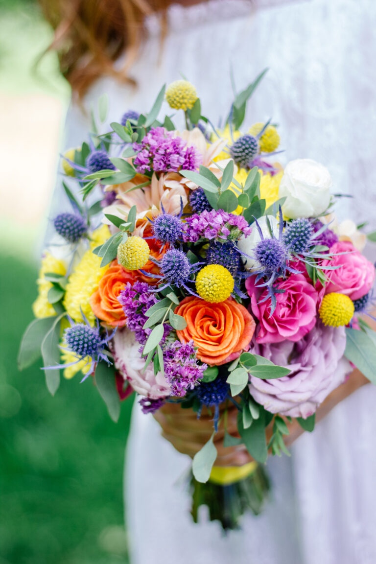 barevná svatební kytice