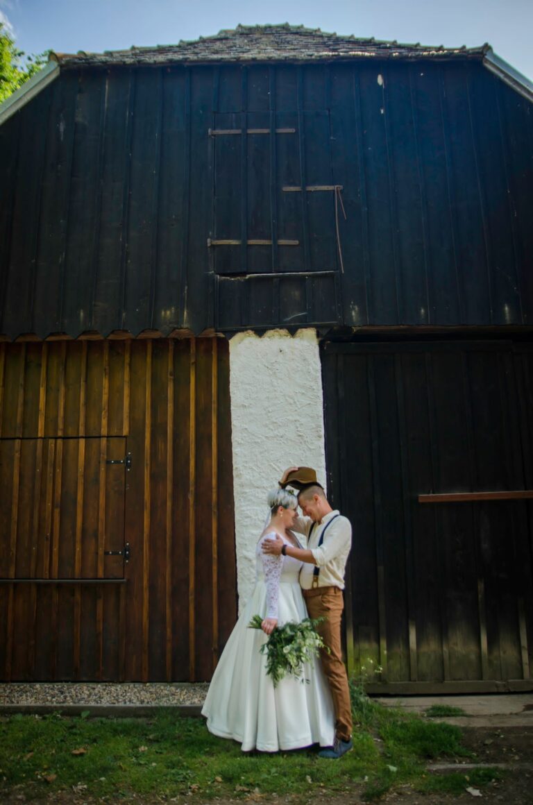 svatební focení ve stodole